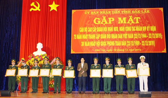 Gặp mặt cán bộ cao cấp Quân đội nghỉ hưu, nghỉ công tác nhân Ngày thành lập Quân đội nhân dân Việt Nam