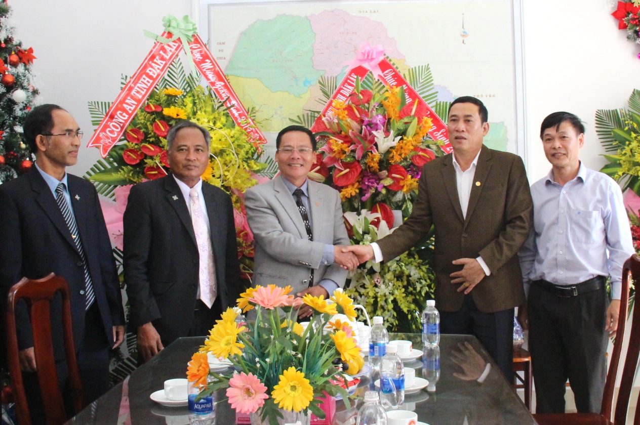 Lãnh đạo tỉnh thăm, chúc mừng các cơ sở tôn giáo nhân dịp Lễ Giáng sinh năm 2019