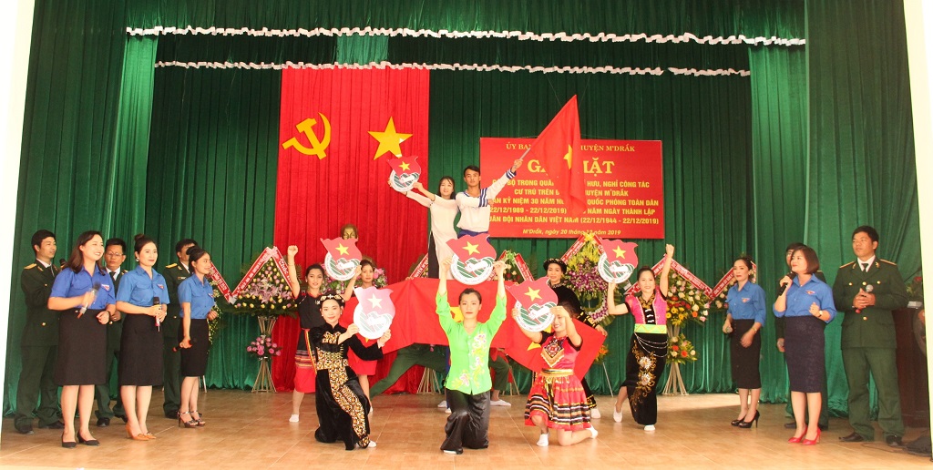 Huyện M’Đrắk: Tổ chức gặp mặt cán bộ Quân đội đã nghỉ hưu trên địa bàn huyện