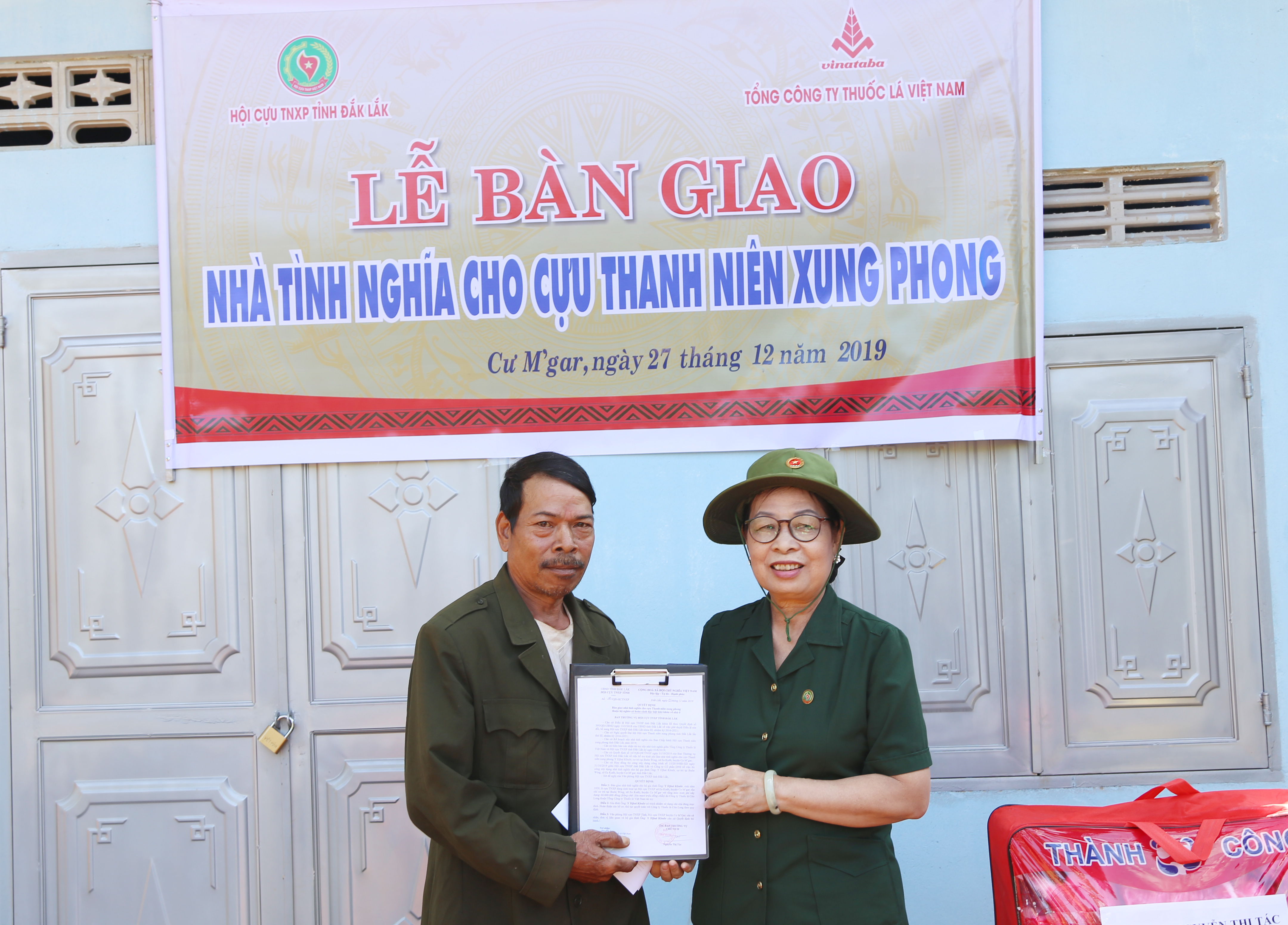 Bàn giao nhà Tình nghĩa tặng cựu thanh niên xung phong