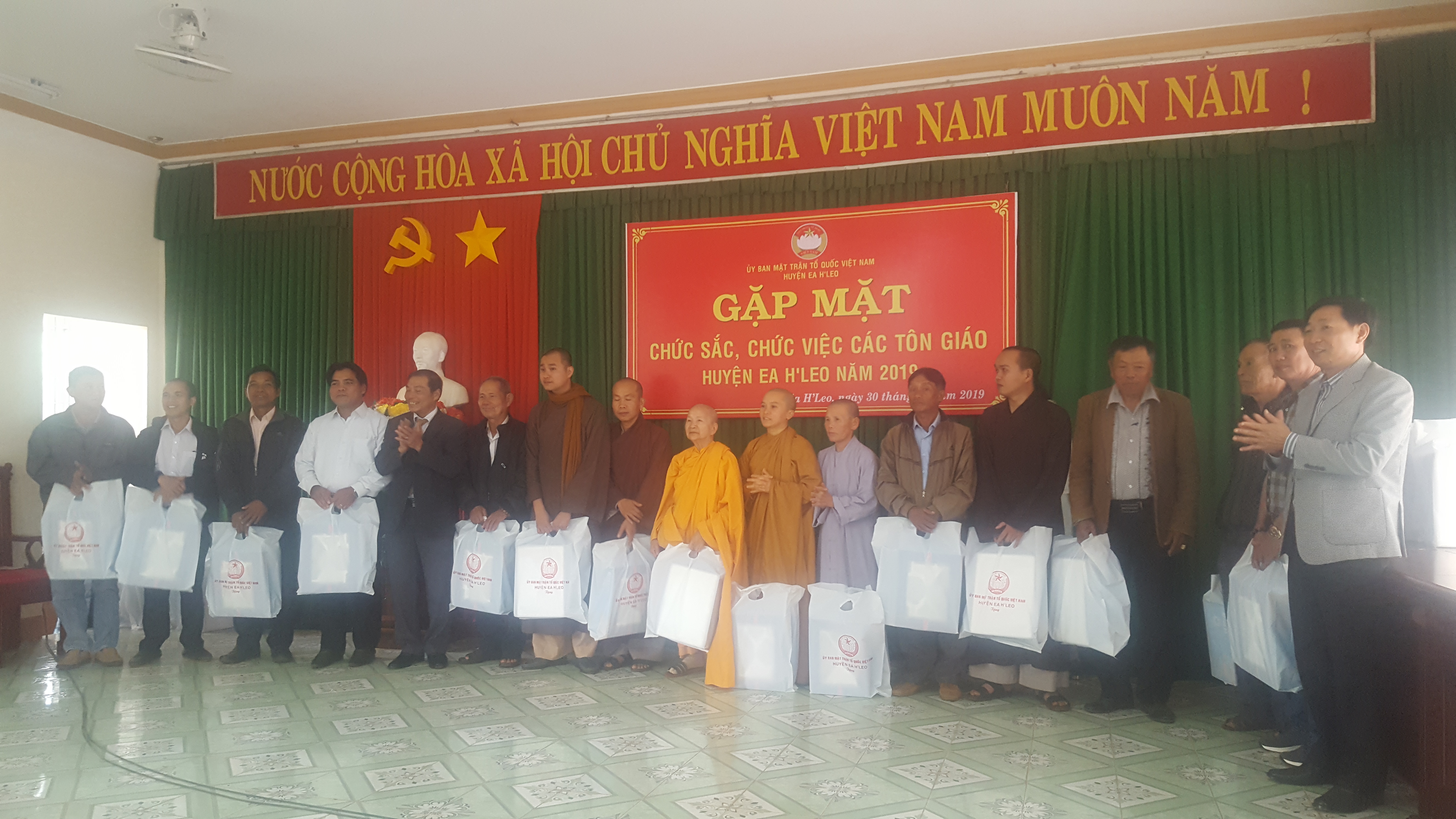 Huyện Ea H'leo gặp mặt các chức sắc, chức việc tôn giáo trên địa bàn