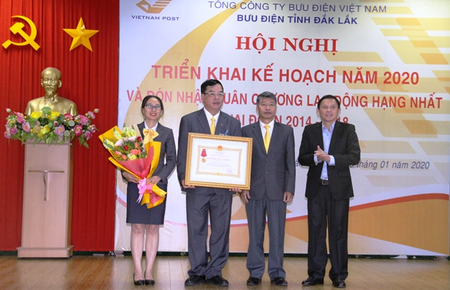 Bưu điện tỉnh Đắk Lắk triển khai kế hoạch sản xuất kinh doanh năm 2020 và đón nhận Huân chương Lao động hạng Nhất