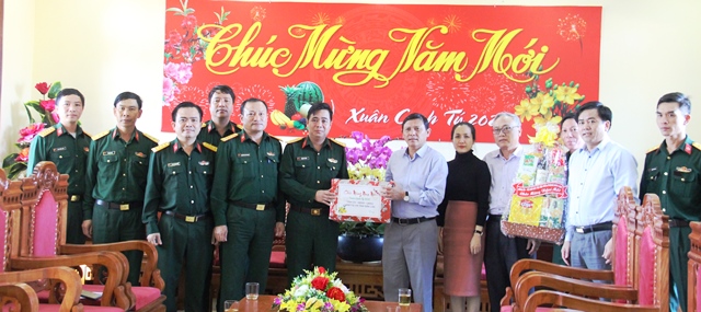 Lãnh đạo UBND tỉnh thăm và chúc Tết các tập thể, cá nhân