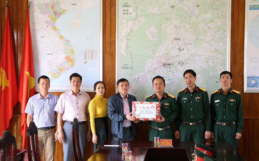 Lãnh đạo tỉnh thăm và chúc Tết các đơn vị quân đội