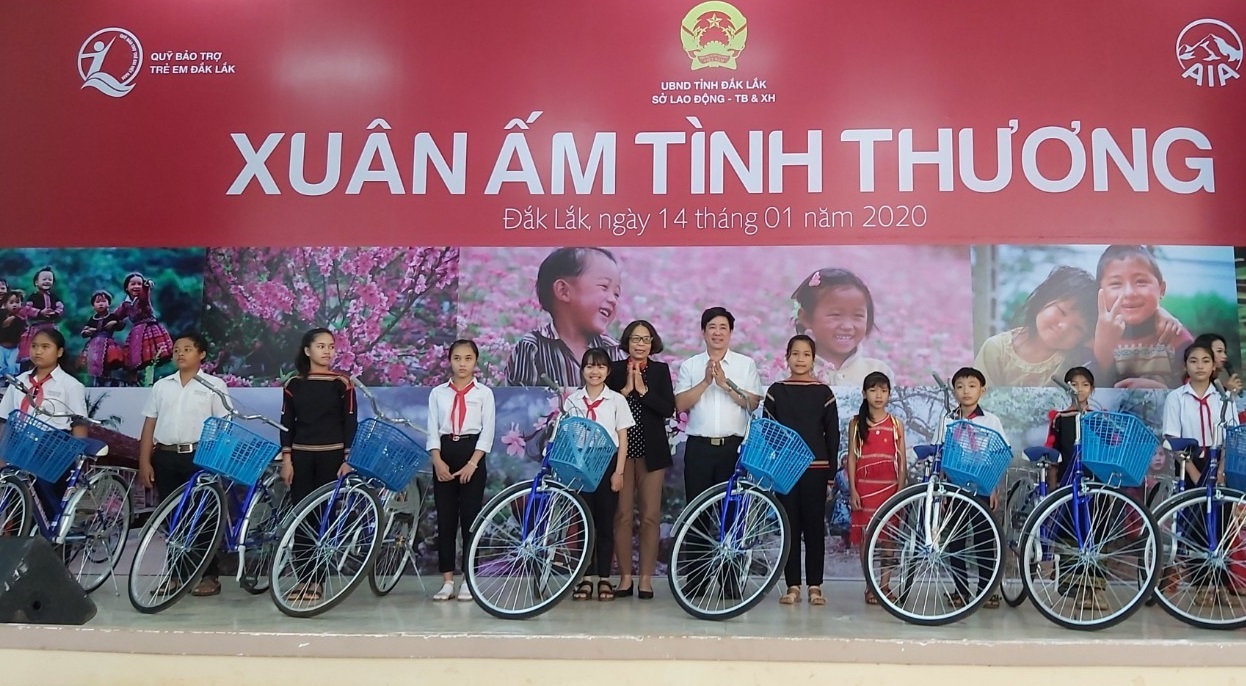 “Xuân ấm tình thương” cho trẻ em có hoàn cảnh đặc biệt khó khăn