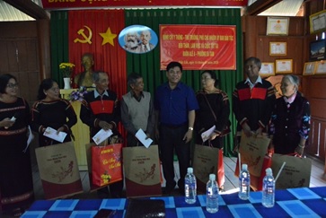 Thứ trưởng, Phó Chủ nhiệm Ủy ban Dân tộc thăm, chúc Tết Nguyên đán đồng bào dân tộc thiểu số tại Buôn Alê A, thành phố Buôn Ma Thuột