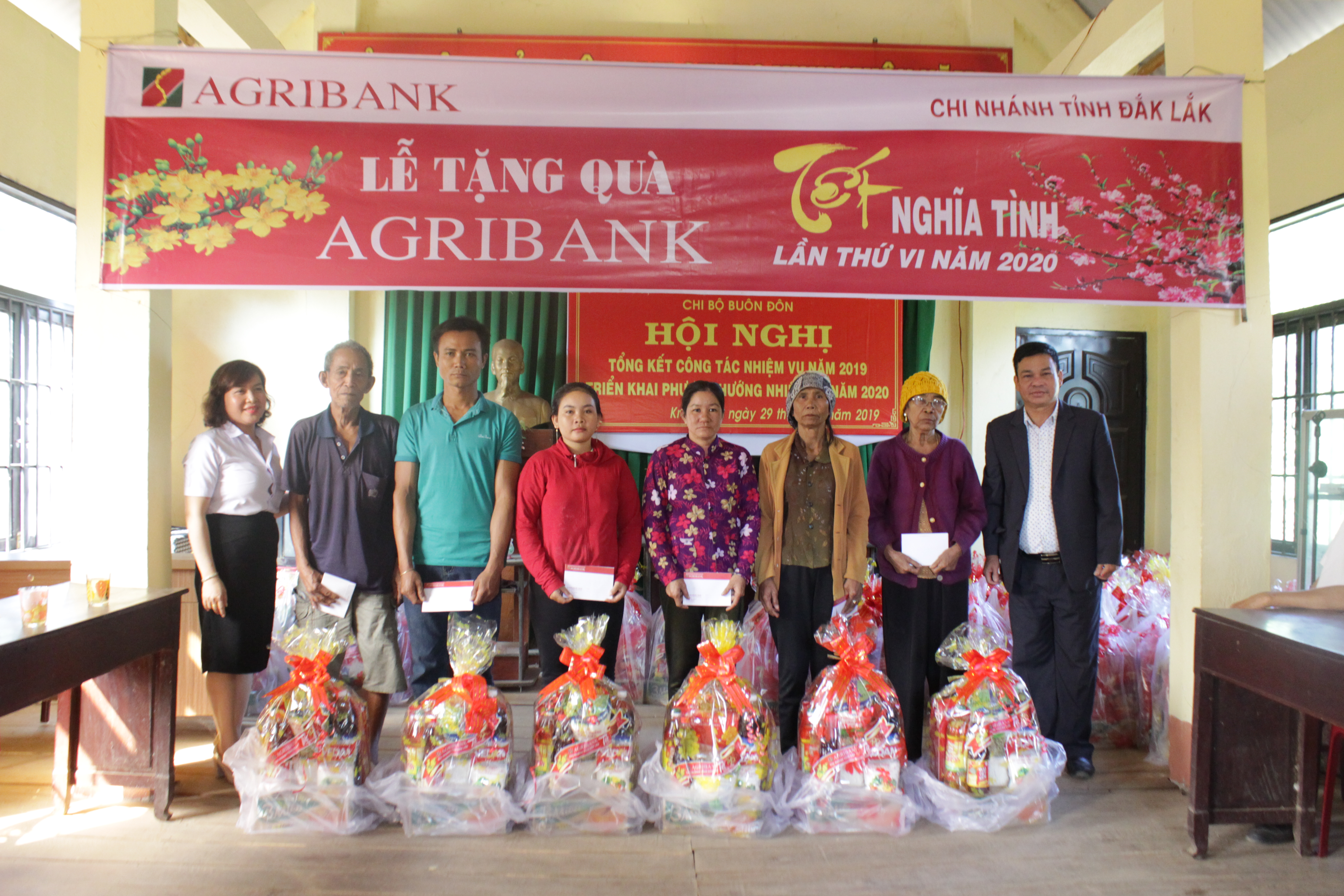 Chương trình “ Tết nghĩa tình của Ngân hàng Agribank chi nhánh Buôn Đôn