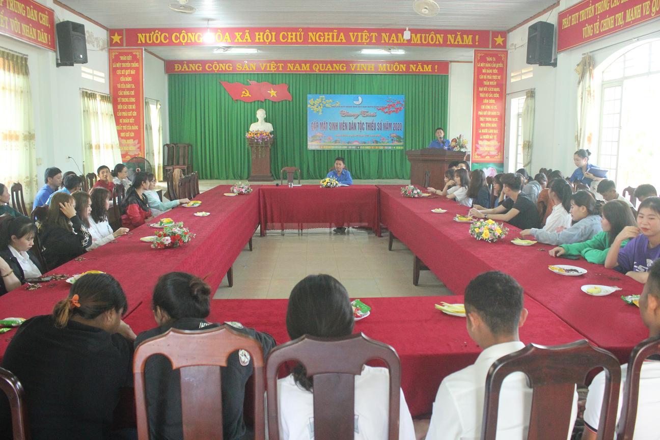 Huyện Buôn Đôn: Gặp mặt sinh viên dân tộc thiểu số nhân dịp Tết Canh Tý