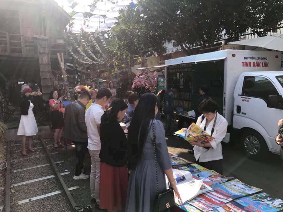 Khởi động “Hành trình ánh sáng tri thức và mùa xuân” tại thành phố Buôn Ma Thuột