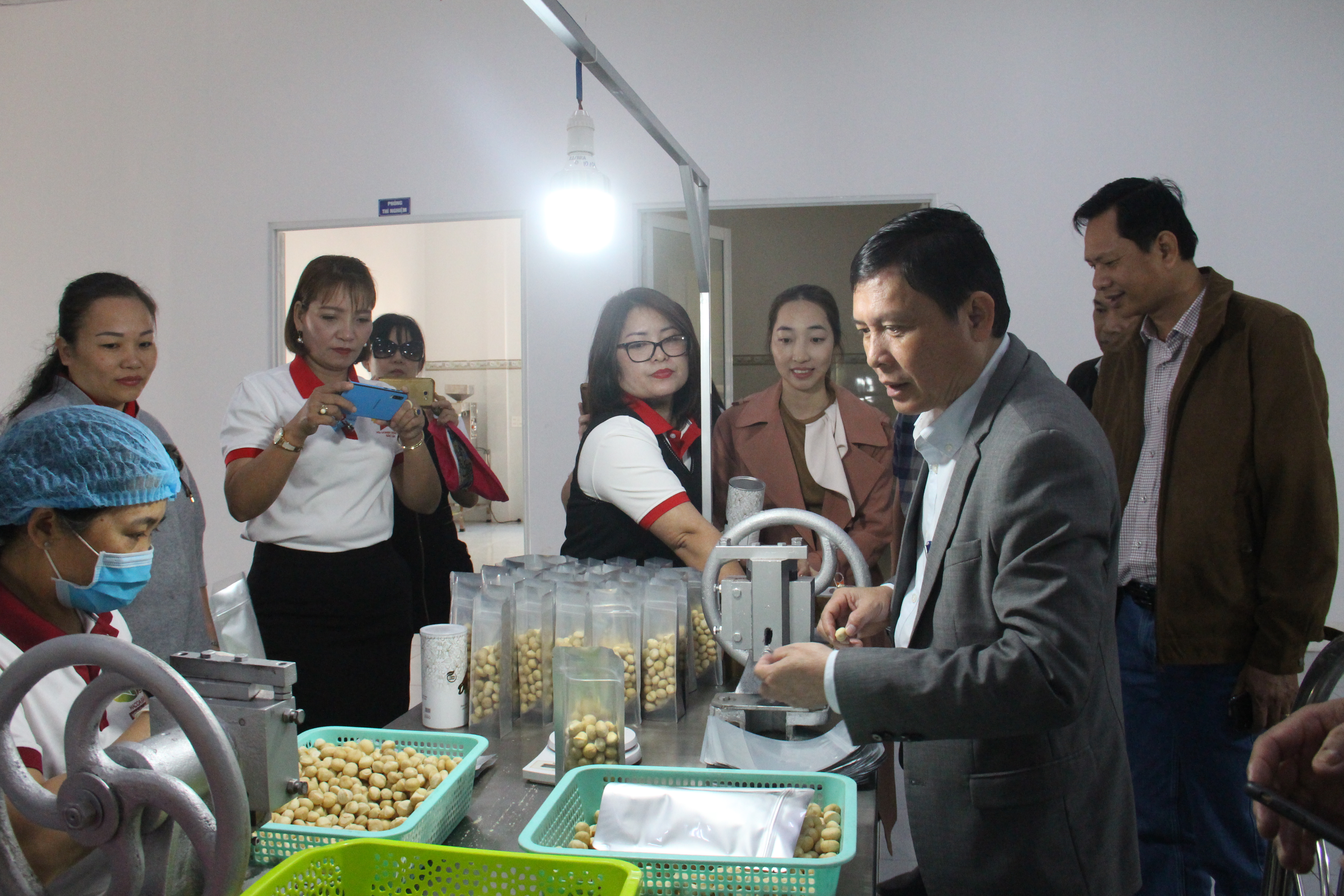 Lãnh đạo UBND tỉnh thăm, chúc Tết doanh nghiệp huyện Krông Năng