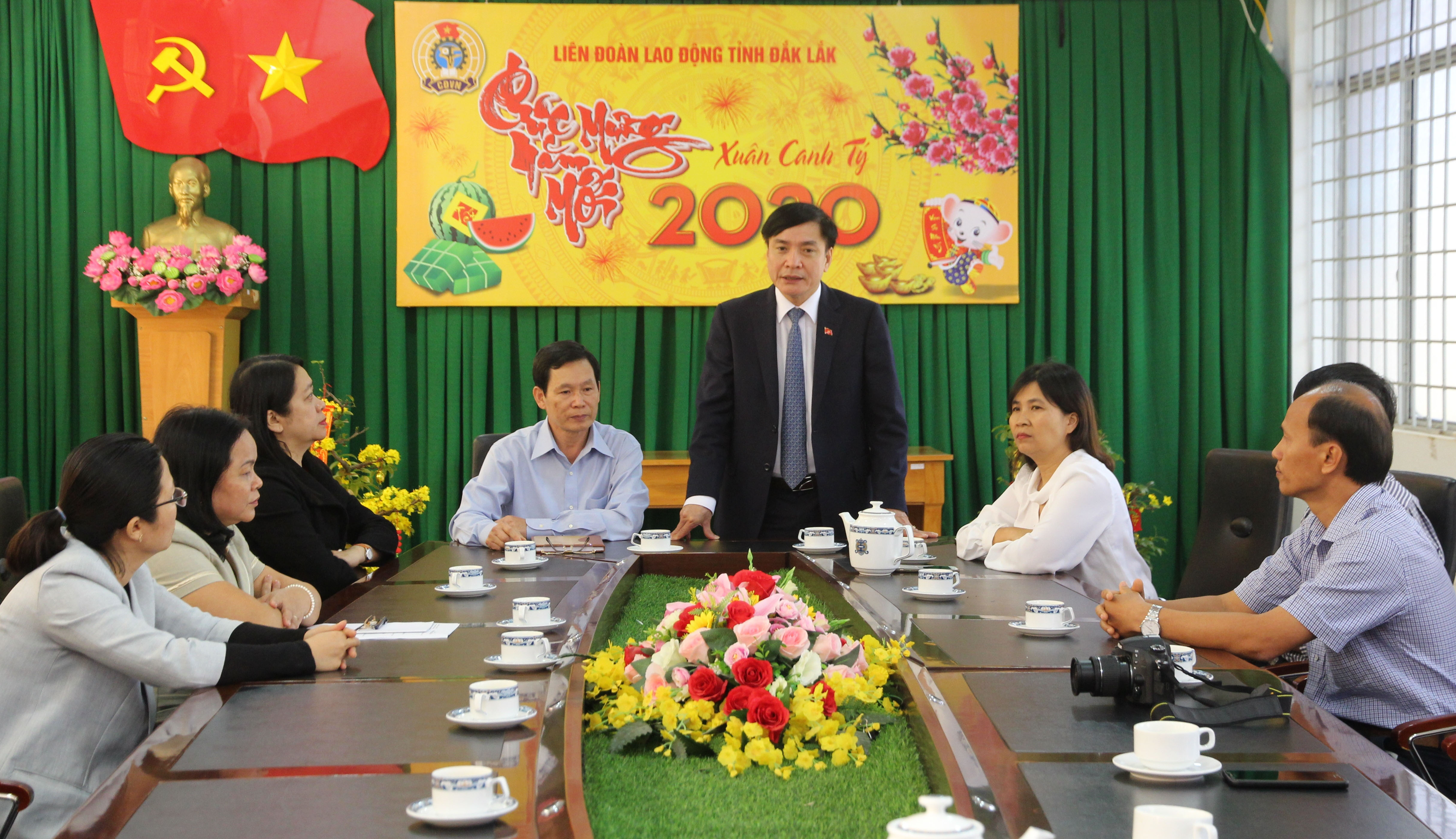 Bí thư Tỉnh ủy Bùi Văn Cường thăm, chúc Tết Liên đoàn Lao động tỉnh