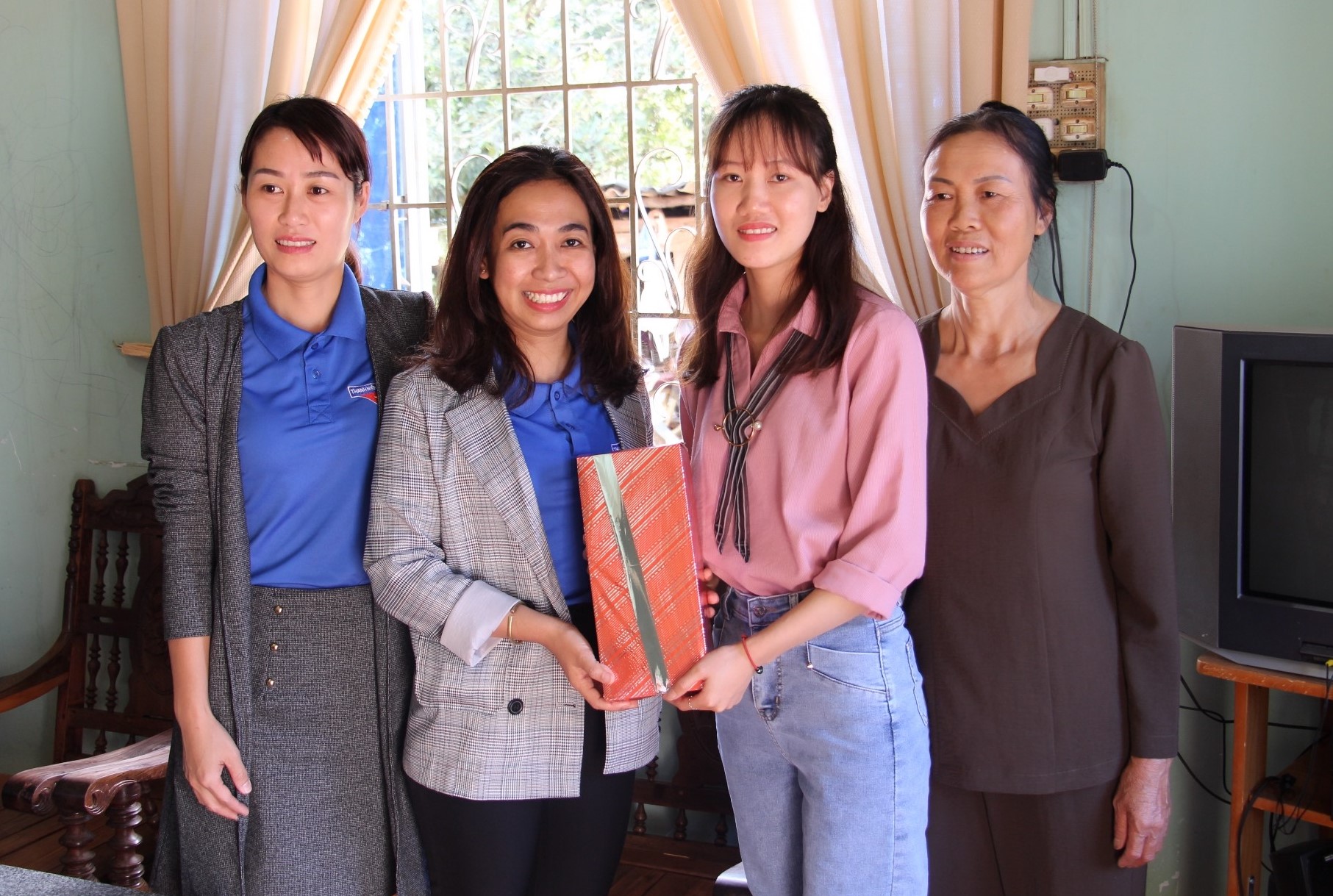 Thường trực Tỉnh đoàn thăm, tặng quà các tân binh trước khi lên đường nhập ngũ năm 2020