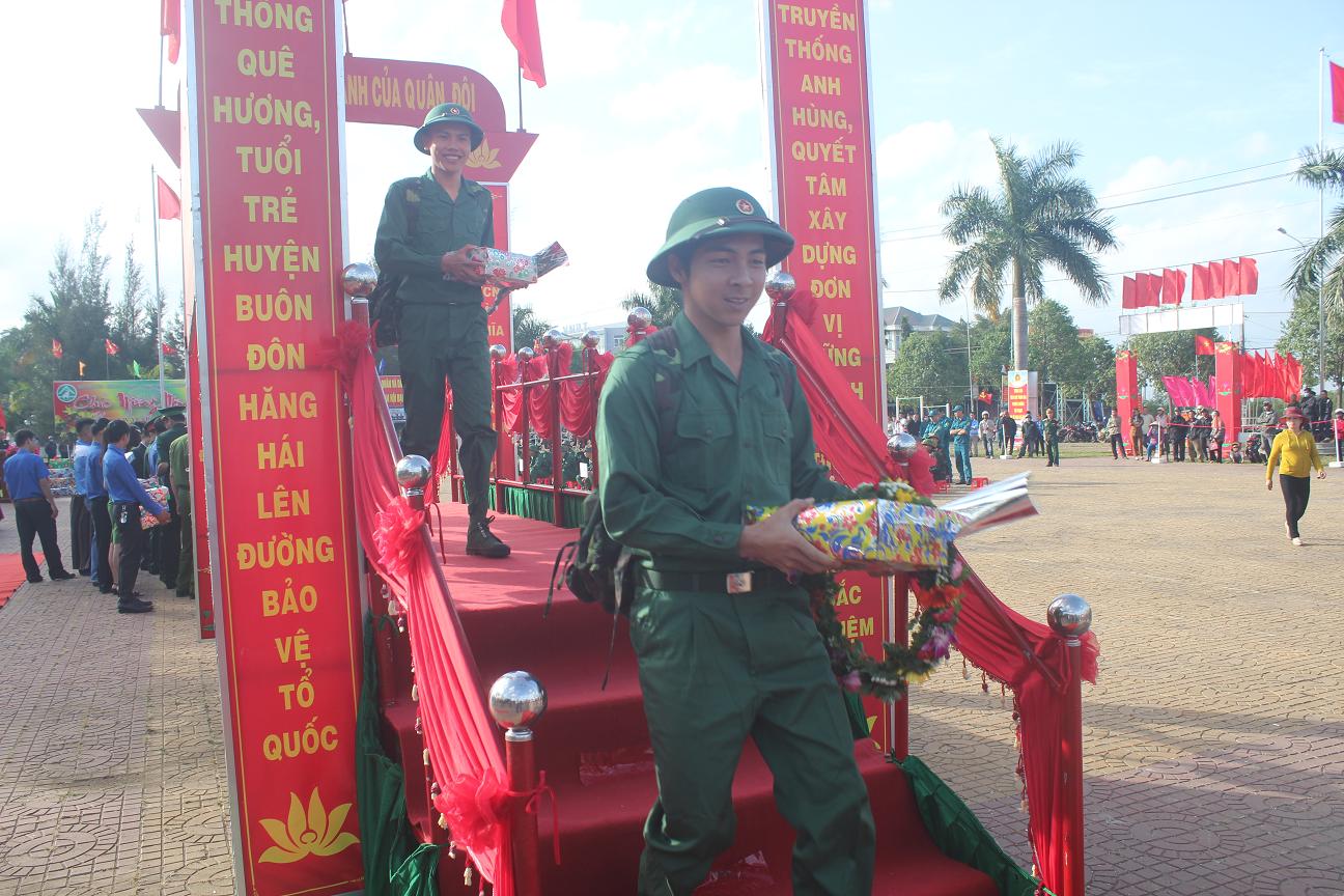 Huyện Buôn Đôn tổ chức Lễ giao nhận quân năm 2020