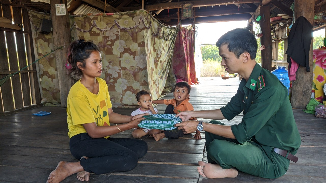 Đồn Biên phòng Sêrêpốk tăng cường nhiều biện pháp phòng, chống dịch bệnh