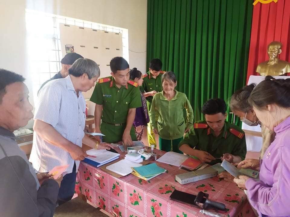 Công an huyện Ea Súp tổ chức nhiều hoạt động tình nguyện