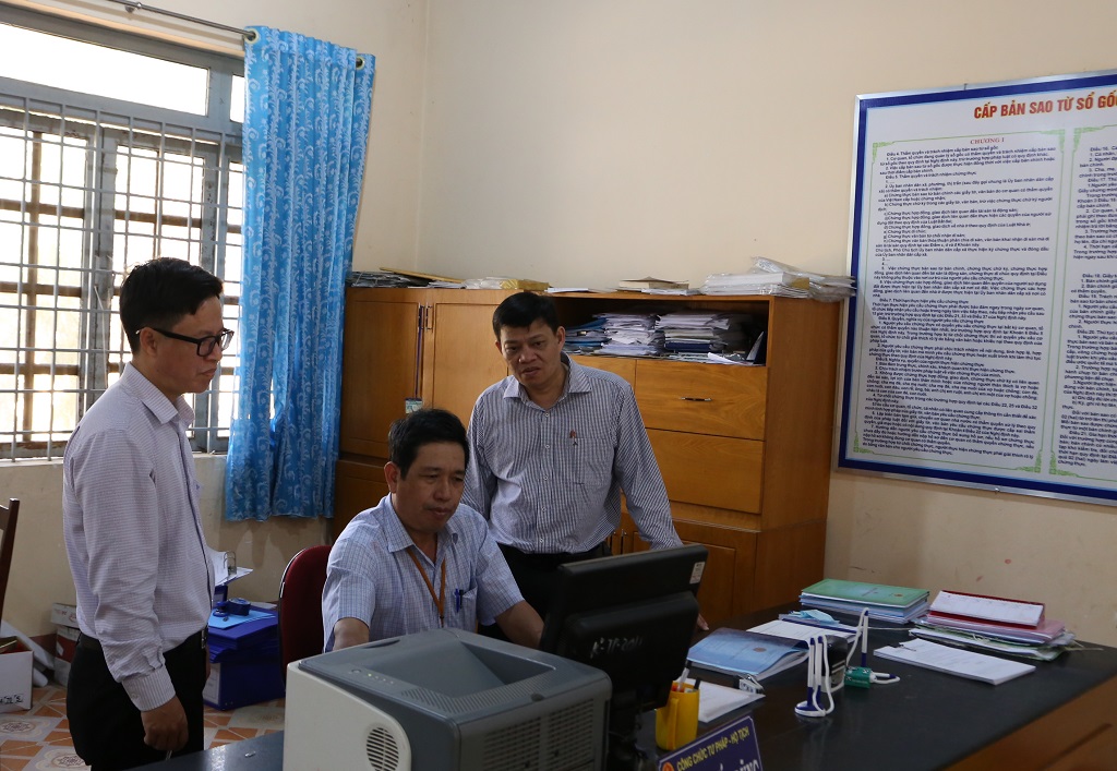 Kiểm tra thực hiện nhiệm vụ ứng dụng công nghệ thông tin và xây dựng chính quyền điện tử tại huyện Ea Súp