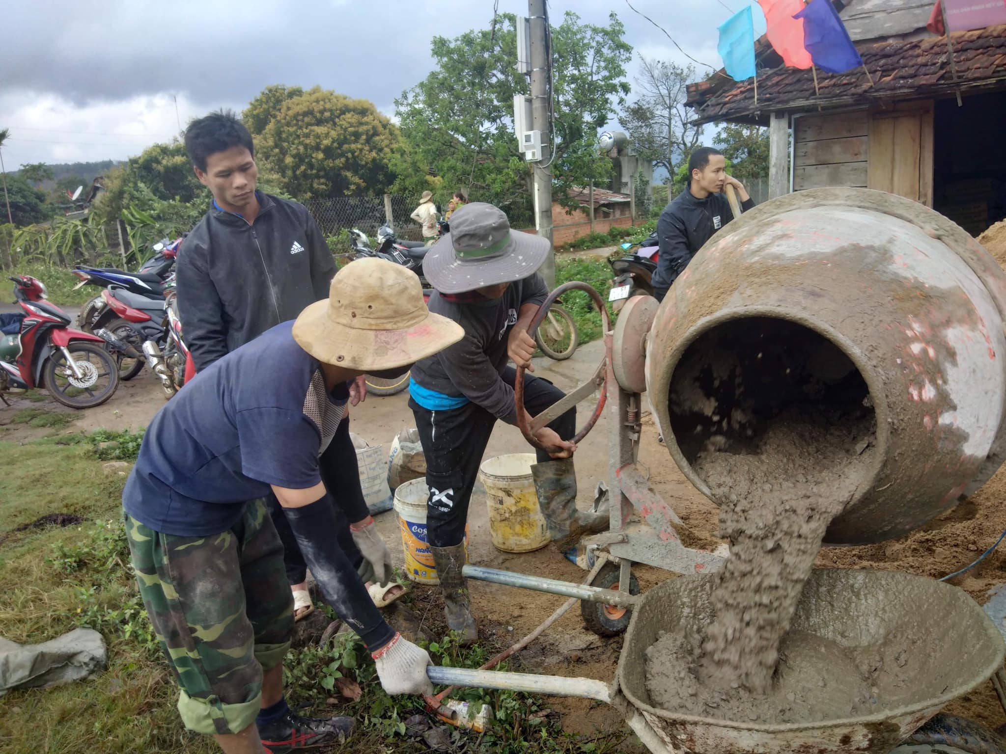 Sôi nổi đợt sinh hoạt chính trị “Tuổi trẻ M'Drắk sắt son niềm tin với Đảng”