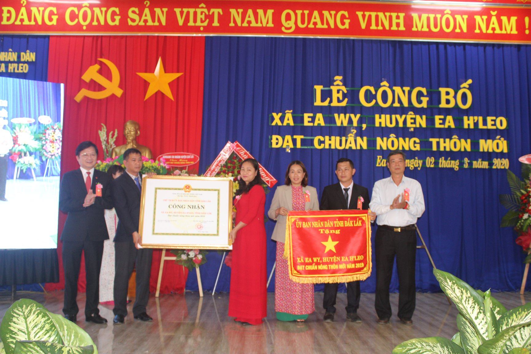 Lễ công bố xã Ea Wy đạt chuẩn nông thôn mới