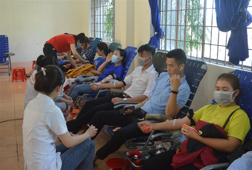 Hơn 300 tình nguyện viên tham gia “Ngày hội hiến máu tình nguyện” đợt 1 năm 2020