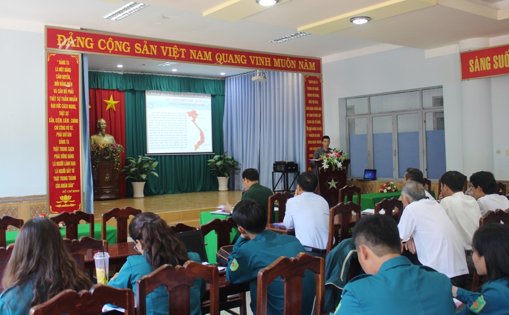 Ban CHQS TP. Buôn Ma Thuột thông qua giáo án giáo dục chính trị