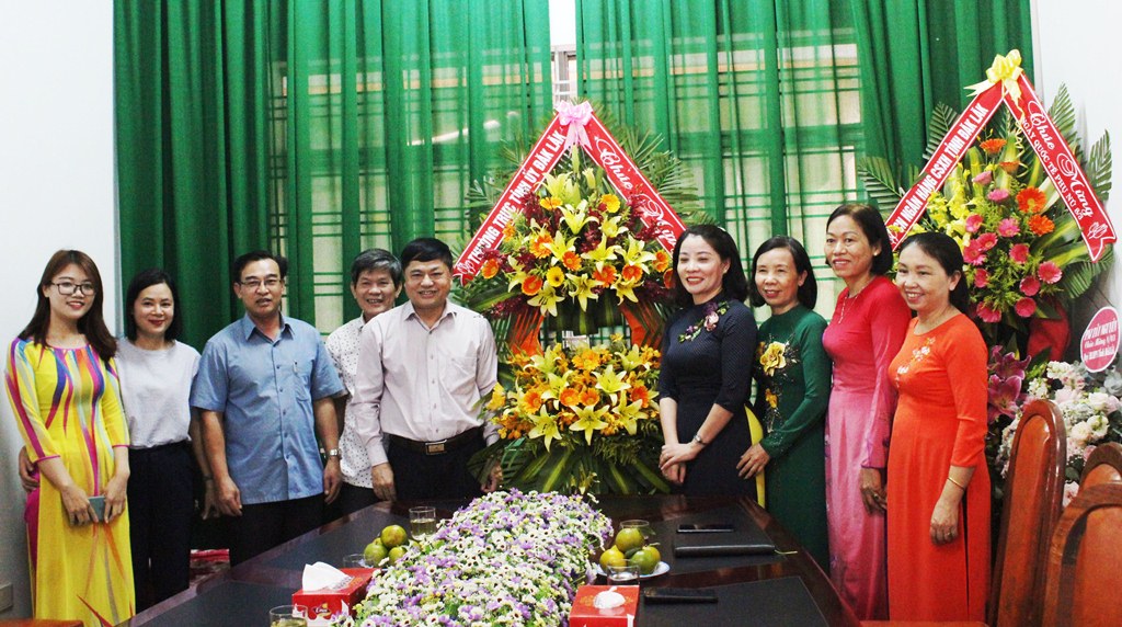 Phó Bí thư Thường trực Tỉnh ủy Phạm Minh Tấn thăm và chúc mừng Hội LHPN tỉnh nhân ngày 8/3