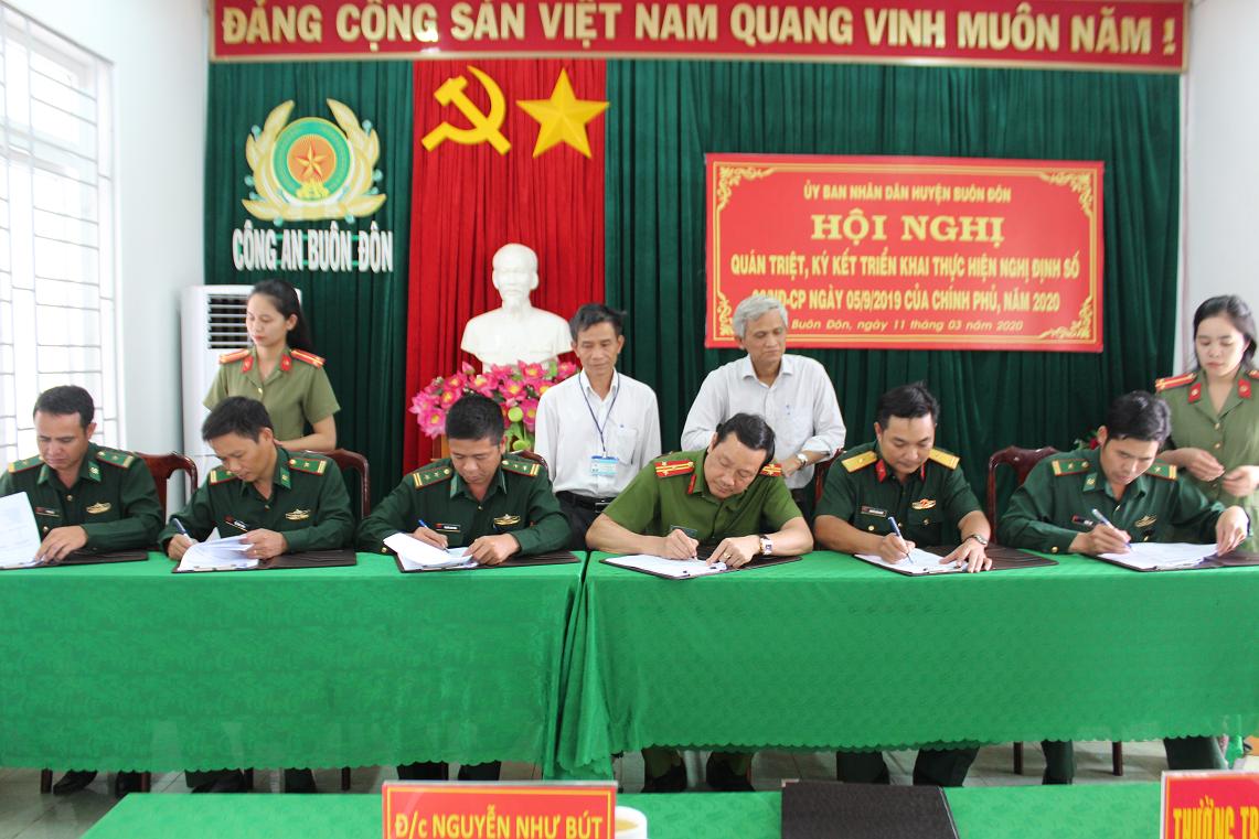 Huyện Buôn Đôn quán triệt, ký kết thực hiện Nghị định 03/2019/NĐ-CP của Chính phủ