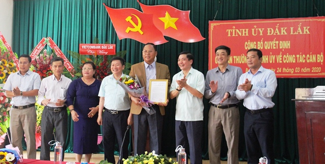 Ban Thường vụ Tỉnh ủy công bố Quyết định điều động, chỉ định Bí thư Huyện ủy Buôn Đôn