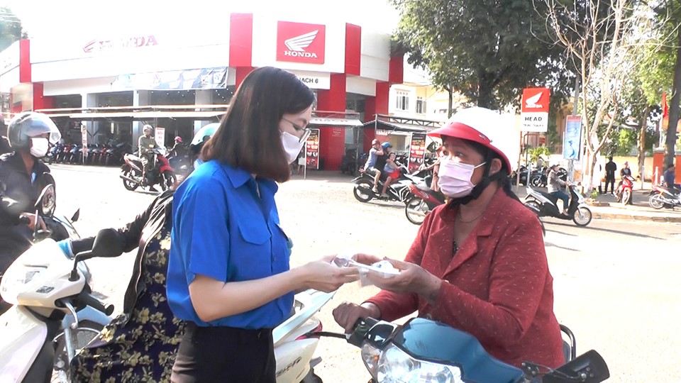 Tuổi trẻ huyện Cư M’gar chung tay phòng, chống dịch Covid-19
