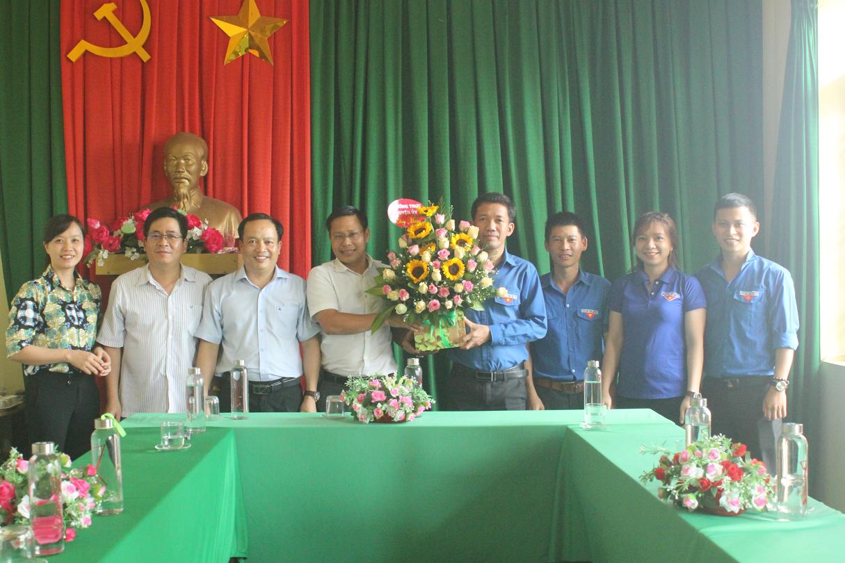 Thăm, chúc mừng Huyện đoàn Buôn Đôn nhân kỷ niệm 89 năm Ngày thành lập Đoàn TNCS Hồ Chí Minh