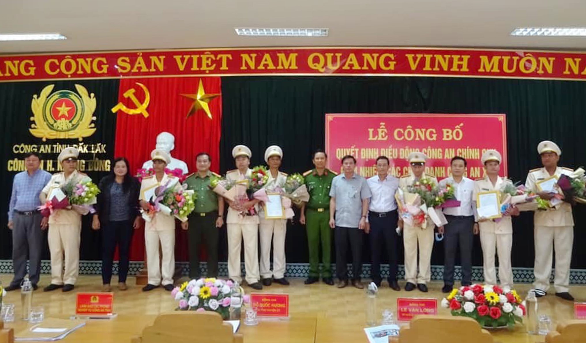 Huyện Krông Bông: Công bố Quyết định điều động Công an chính quy đảm nhiệm các chức danh Công an xã