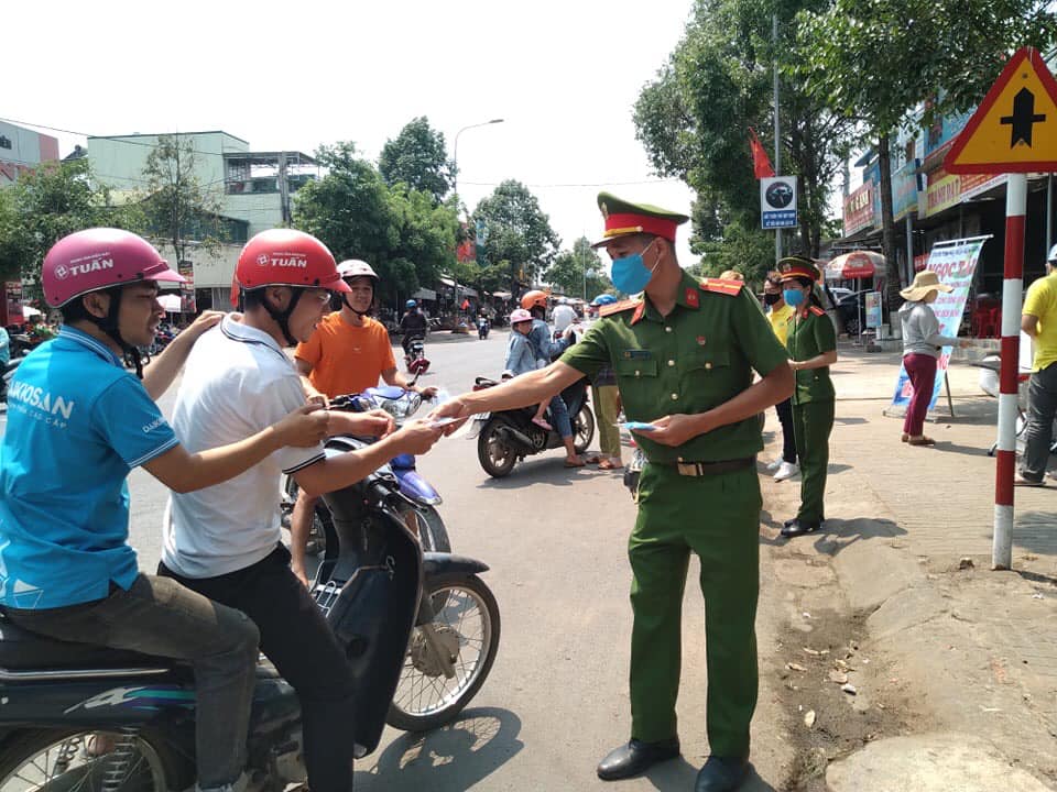 Tặng 1.000 khẩu trang miễn phí cho người dân tại huyện M’Đrắk