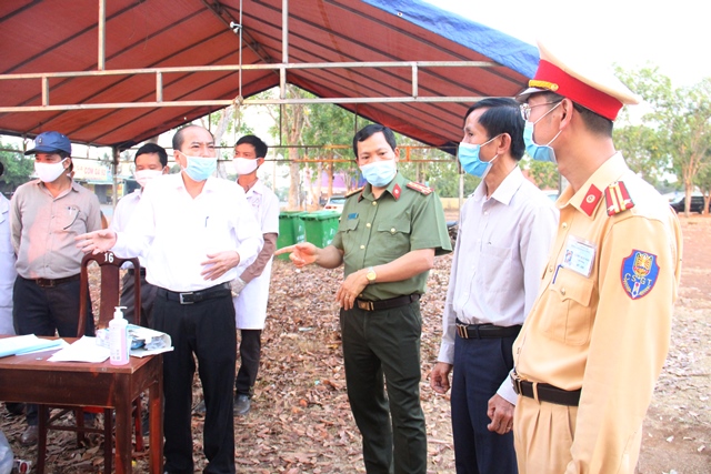 Chủ tịch UBND tỉnh Phạm Ngọc Nghị yêu cầu kiểm soát tốt các chốt liên ngành kiểm tra phòng chống dịch Covid-19 trên địa bàn toàn tỉnh