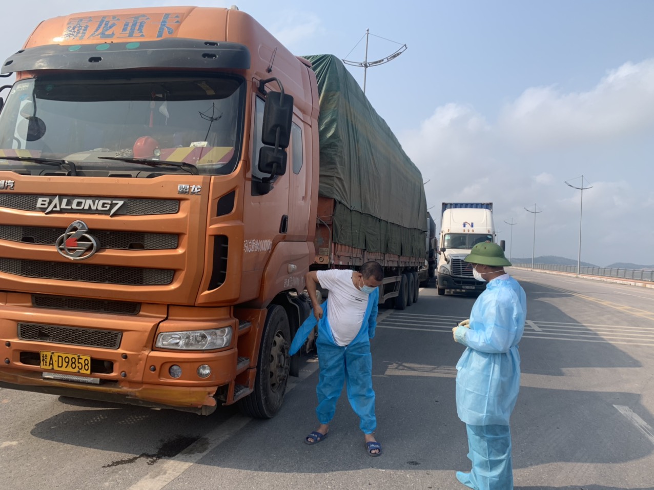 The Prime Minister asks to strictly deal with violations regarding COVID-19 prevention and control