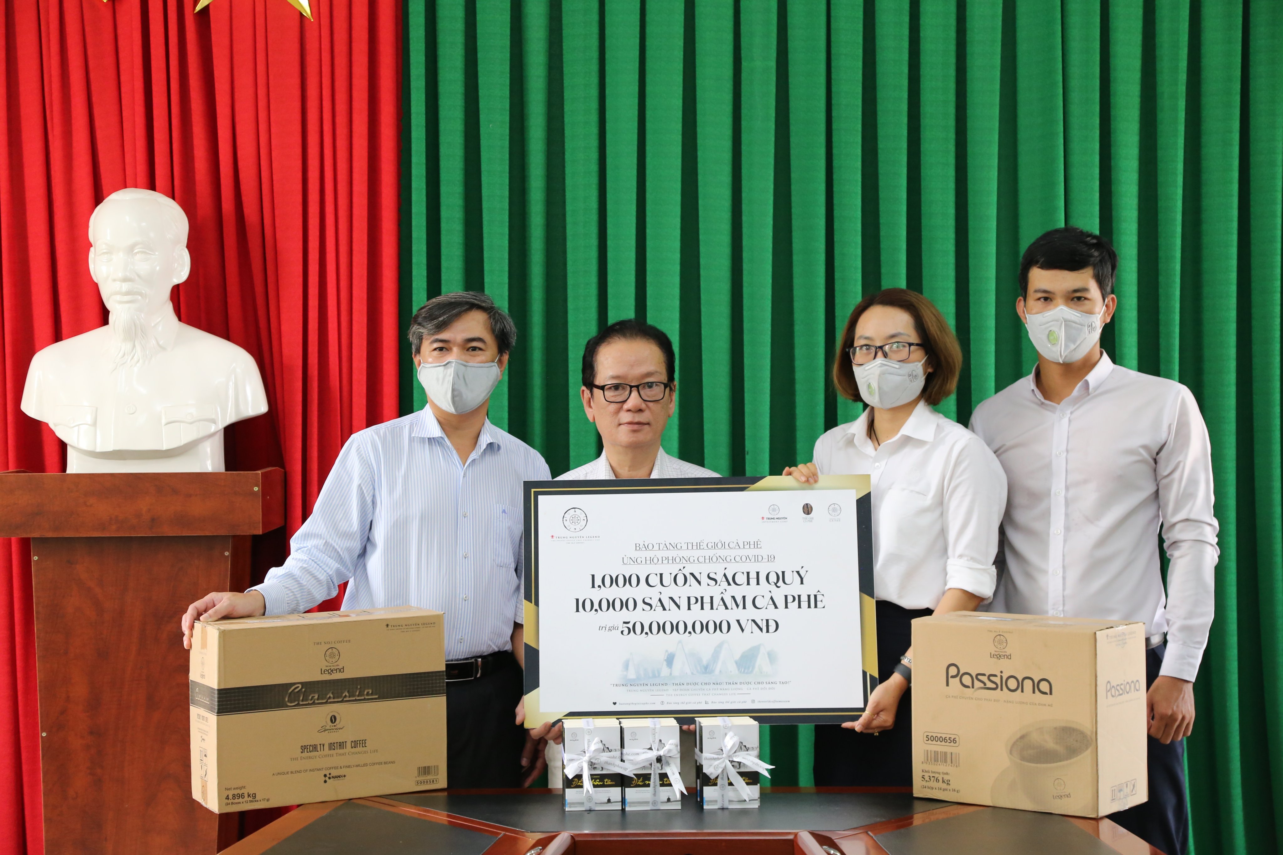 The World Coffee Museum donates 10 thousand of coffee products for Covid-19 prevention and control