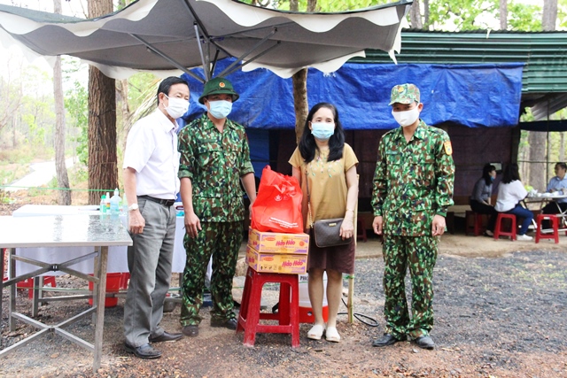 Đảm bảo chế độ, nhu cầu sinh hoạt tối thiểu cho cán bộ chiến sĩ trực chốt kiểm dịch tuyến biên giới