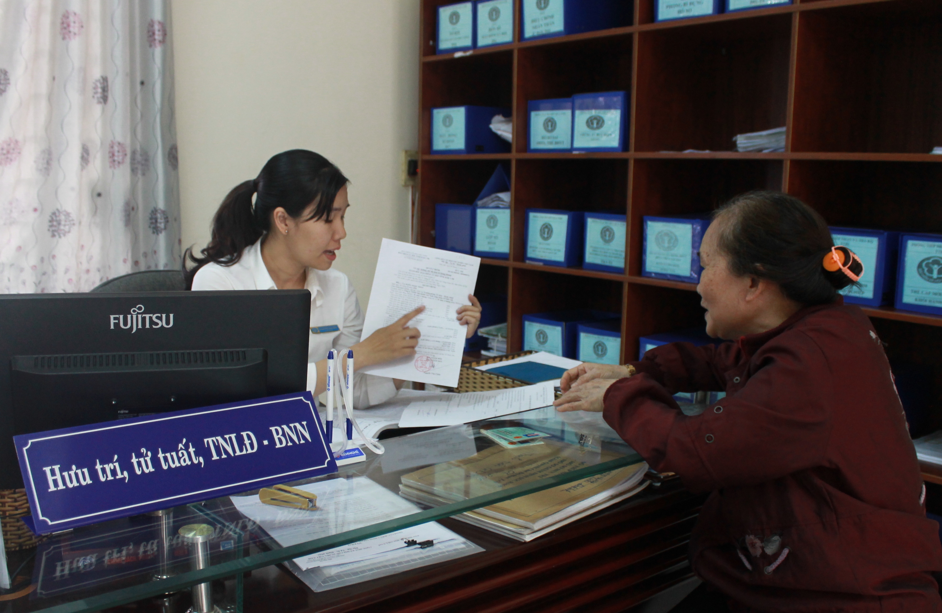 Hoàn thành chi trả lương hưu và trợ cấp BHXH qua ATM cho 11.640 đối tượng