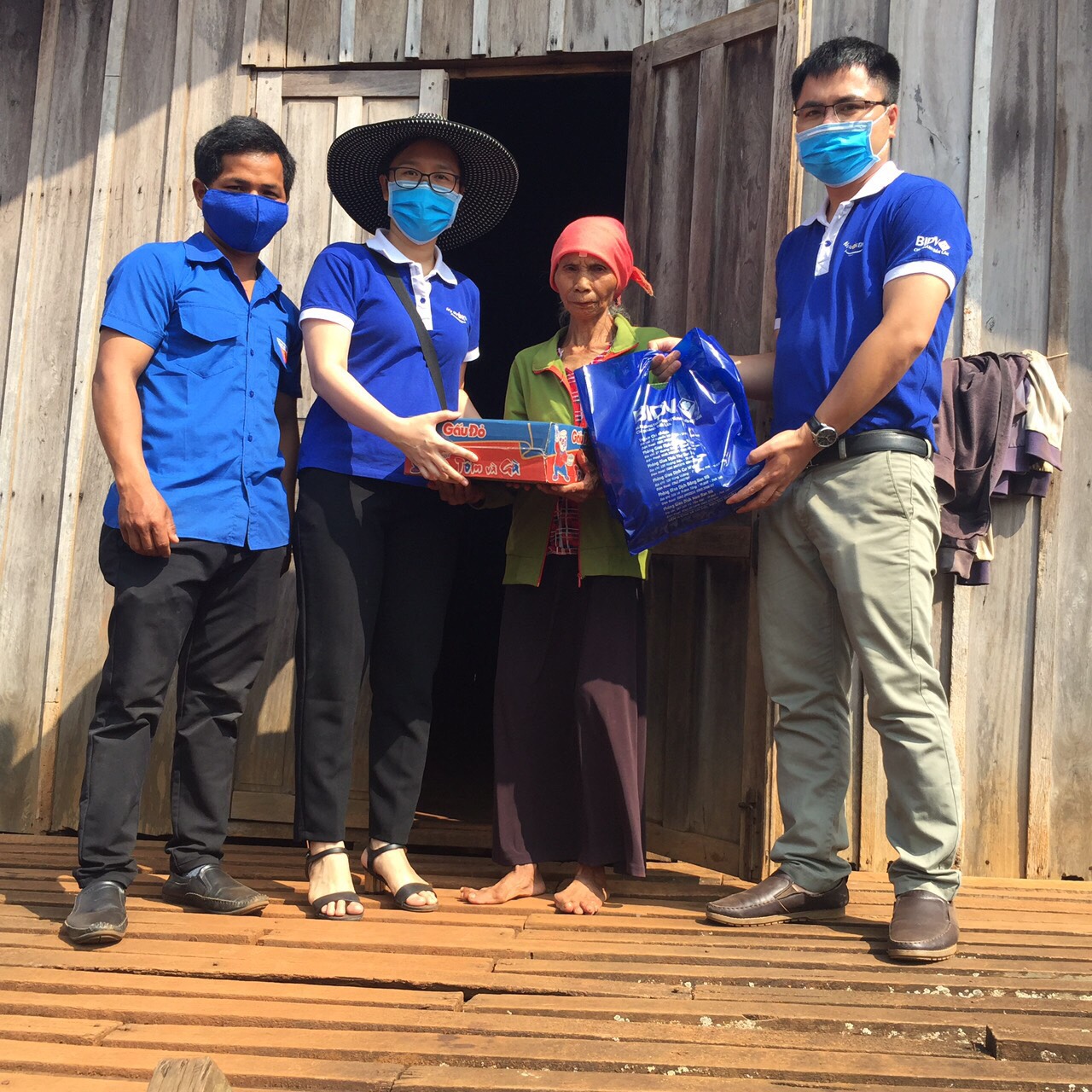 Ngân hàng BIDV Đắk Lắk tặng 10 tấn gạo cho người dân huyện Buôn Đôn và Cư M’gar