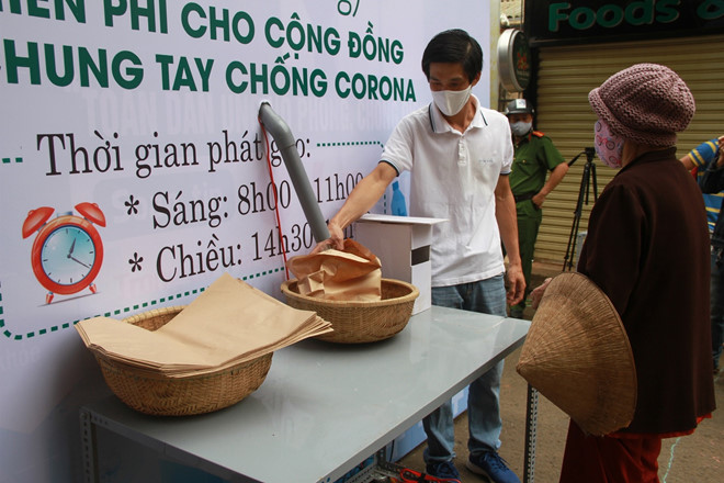 On April 17, the 2nd “Gratitude rice ATM” launches in Krong Pac district