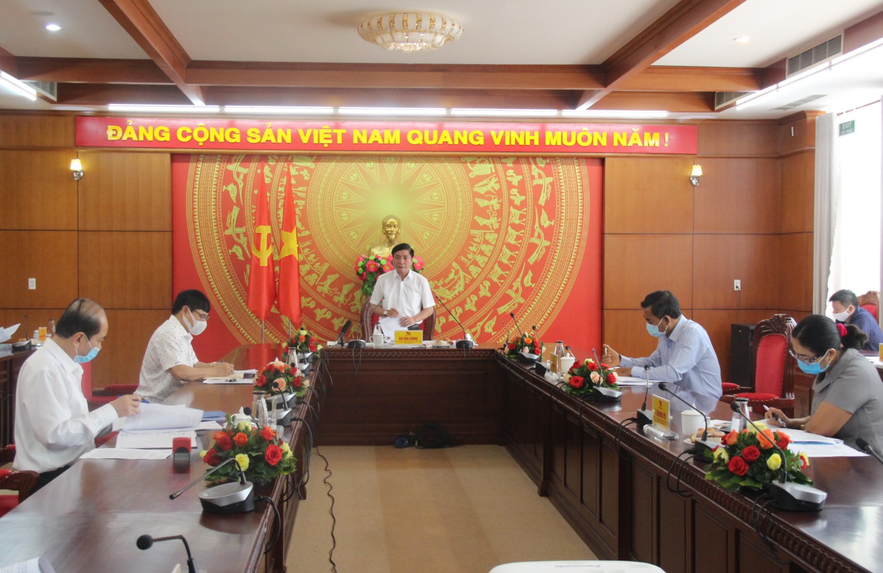 Continuing to implement measures to contain Covid-19 in the province in the new situation