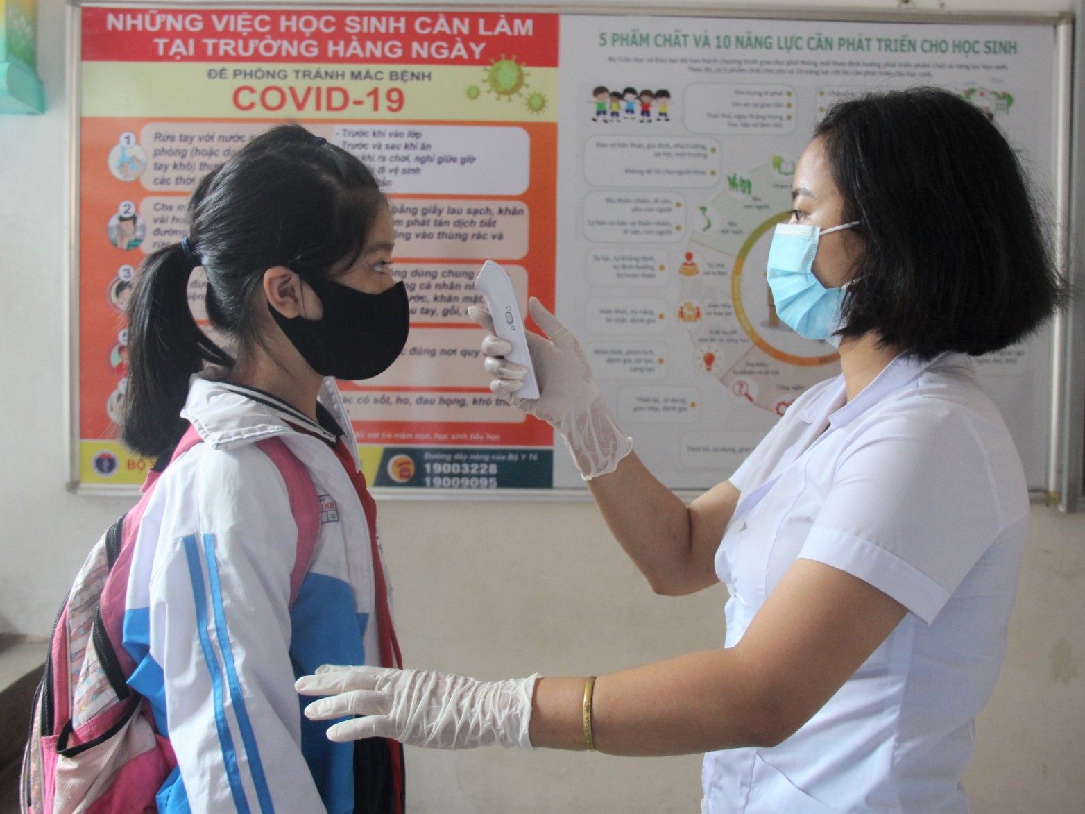 Học sinh đi học trở lại sau kỳ nghỉ dài phòng dịch Covid-19