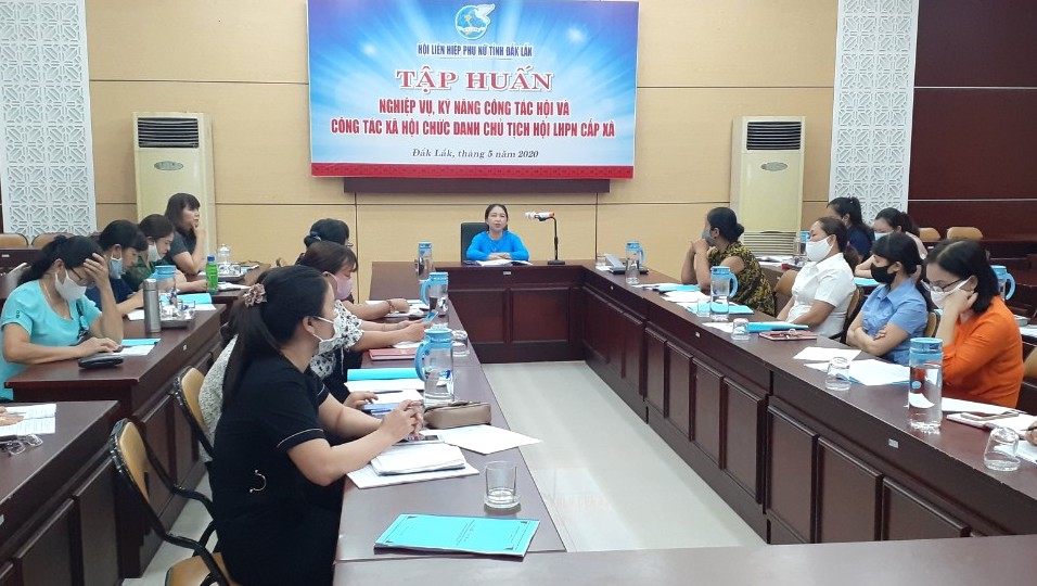 Bồi dưỡng kiến thức nghiệp vụ công tác Hội và công tác xã hội cho chức danh Chủ tịch Hội Liên hiệp Phụ nữ cấp xã