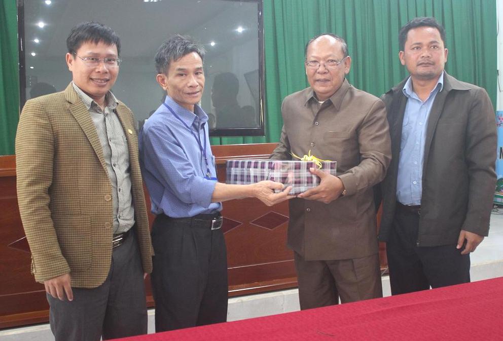 Joining hands to nurture Vietnam-Cambodia friendship