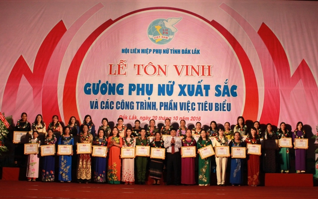 Hội LHPN tỉnh Đắk Lắk biểu dương điển hình tiên tiến trong phong trào thi đua yêu nước giai đoạn 2015-2020