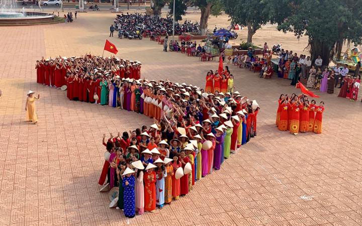 Huyện Krông Năng đồng diễn và phát động hưởng ứng sự kiện “Áo dài - Di sản văn hóa Việt Nam”