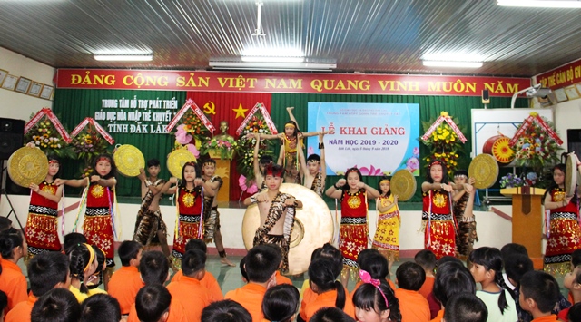 Hỗ trợ 100 trẻ em rối loạn phổ tự kỷ hòa nhập cộng đồng