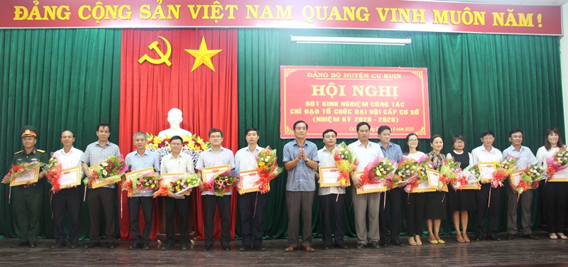 Hội nghị rút kinh nghiệm công tác chỉ đạo tổ chức Đại hội cấp cơ sở nhiệm kỳ 2020-2025.