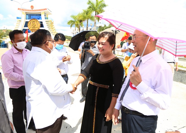 Đắk Lắk hỗ trợ bốn tỉnh Nam Lào kinh phí phòng, chống dịch Covid-19